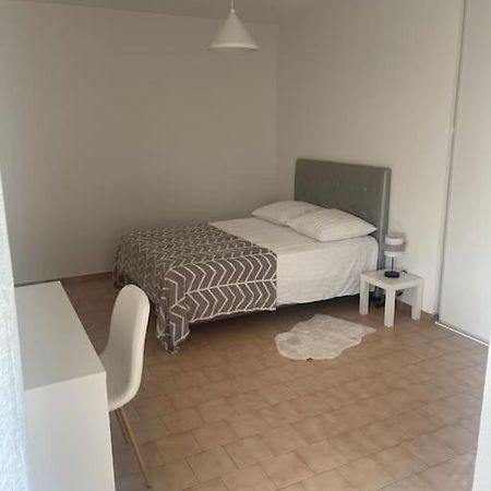 Appartement A 100 M De La Gare Port-de-Bouc Exteriör bild