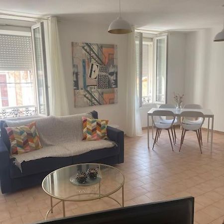 Appartement A 100 M De La Gare Port-de-Bouc Exteriör bild