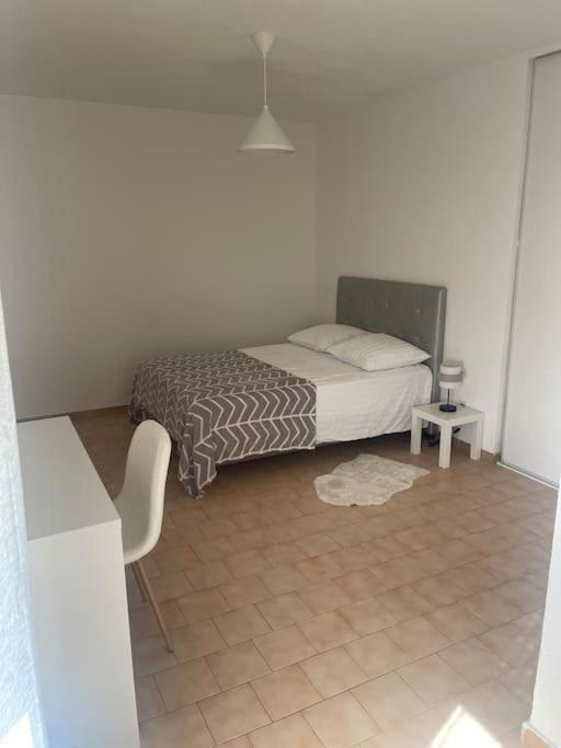 Appartement A 100 M De La Gare Port-de-Bouc Exteriör bild