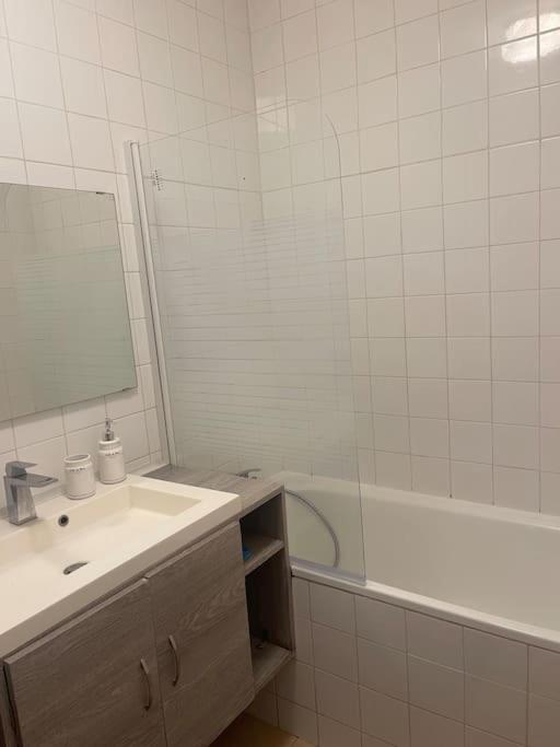 Appartement A 100 M De La Gare Port-de-Bouc Exteriör bild