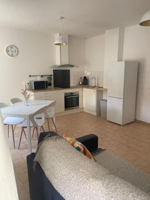 Appartement A 100 M De La Gare Port-de-Bouc Exteriör bild