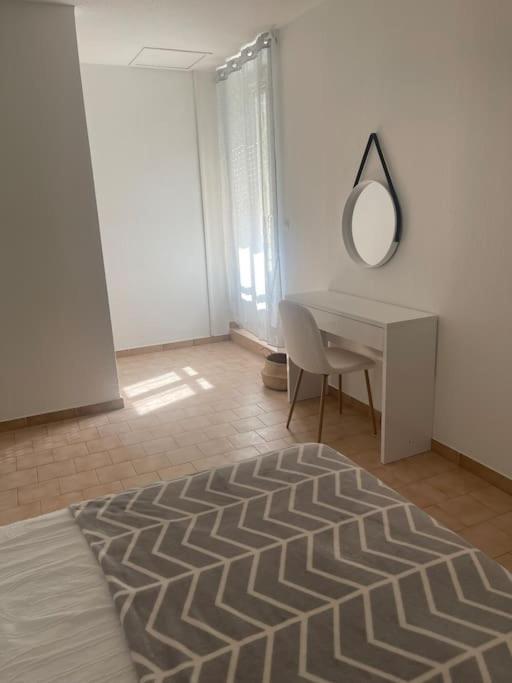 Appartement A 100 M De La Gare Port-de-Bouc Exteriör bild